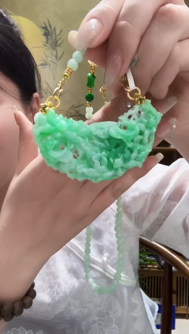 颈饰未镶嵌翡翠吊坠