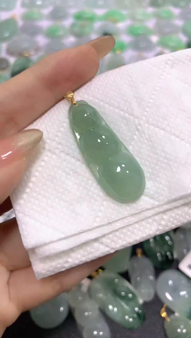 颈饰18K金镶嵌翡翠A货