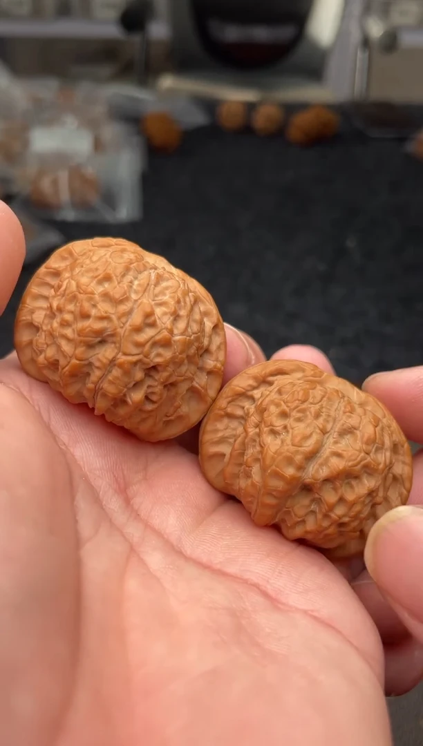 把件文玩核桃B 20号 41尺血麒麟