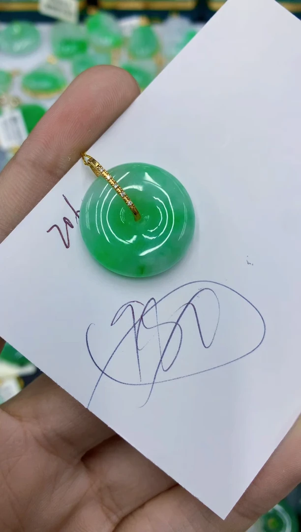 翡翠18K金镶嵌颈饰1111111111