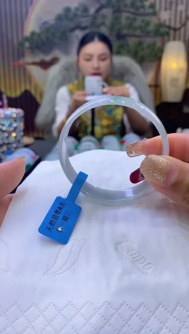 【闪购商品】翡翠手镯未镶嵌多人02071