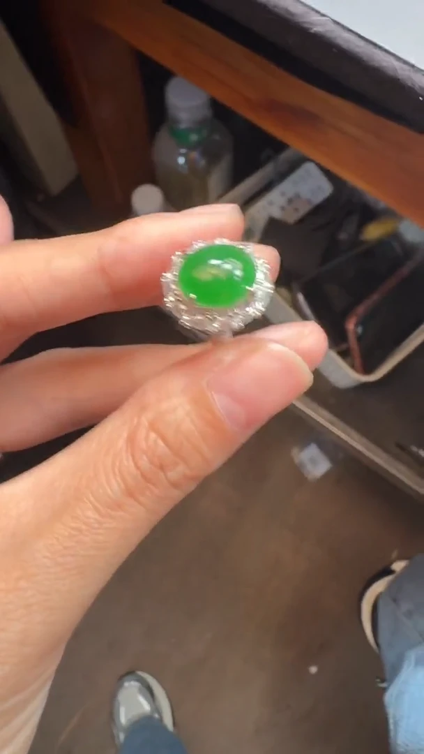 未镶嵌定制翡翠翡翠A货有轻微色差属于正常现象，戒指多样性发货1