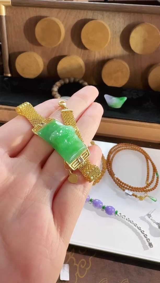 18K金镶嵌手链翡翠手饰