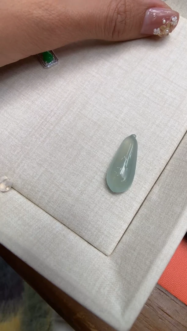 【闪购商品】翡翠颈饰未镶嵌福瓜