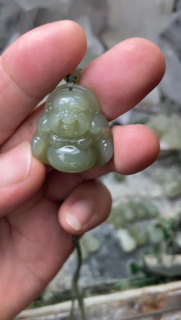 和田玉未镶嵌颈饰.