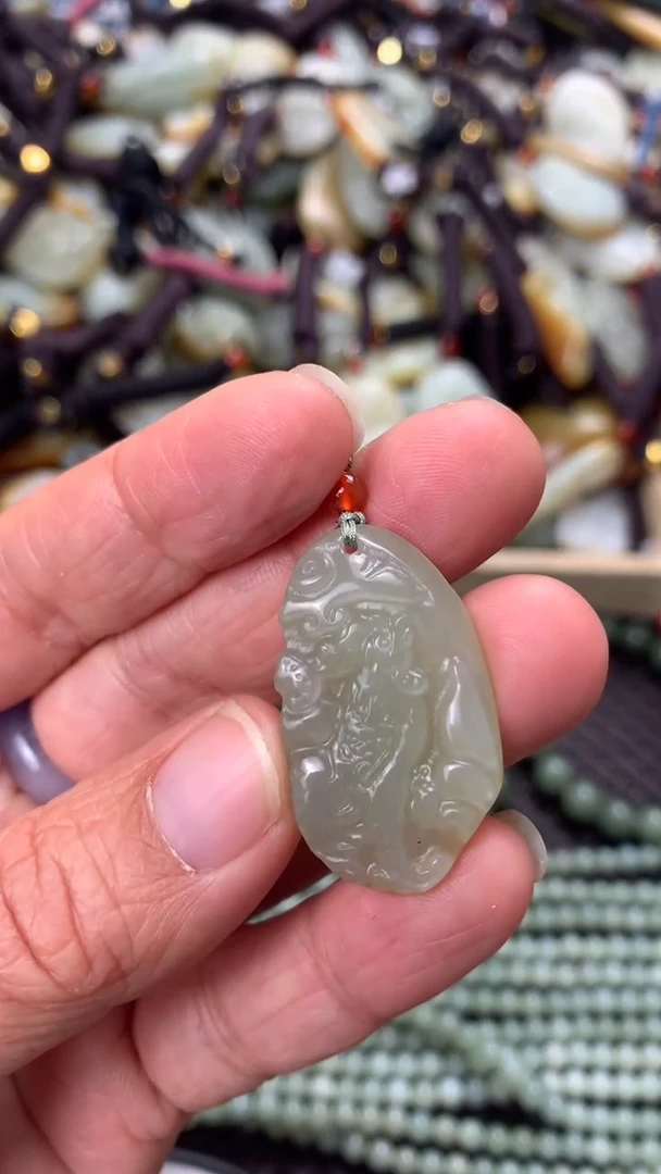 【闪购商品】和田玉颈饰未镶嵌多样性发货没有证书拍一发一有瑕