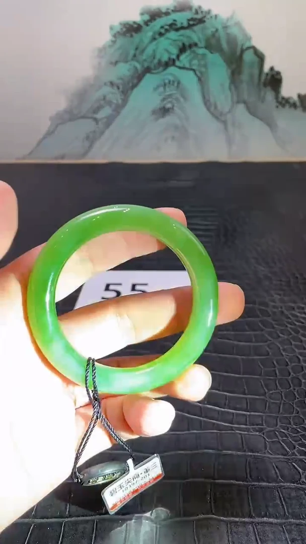 和田玉（碧玉）手镯未镶嵌一个