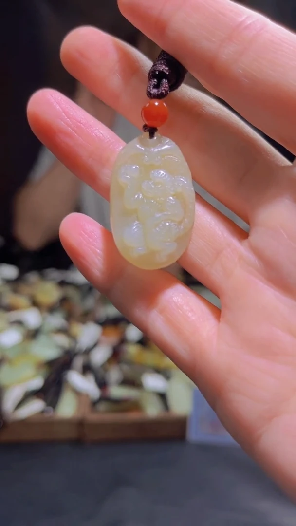 和田玉未镶嵌颈饰``