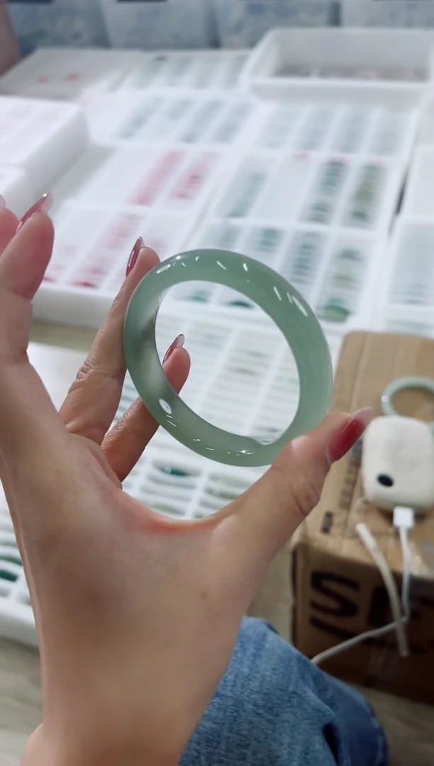 未镶嵌手镯石英质玉156-61D