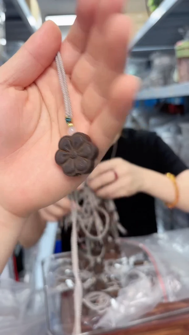 木心悦小花脖挂一条