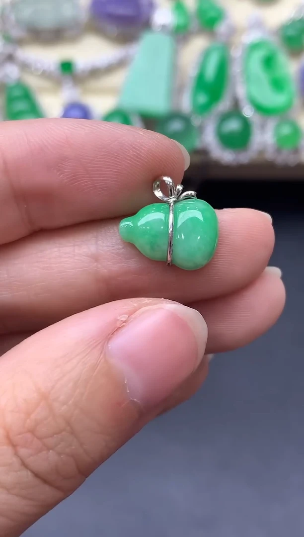 颈饰18K金镶嵌翡翠137-中国好珍宝