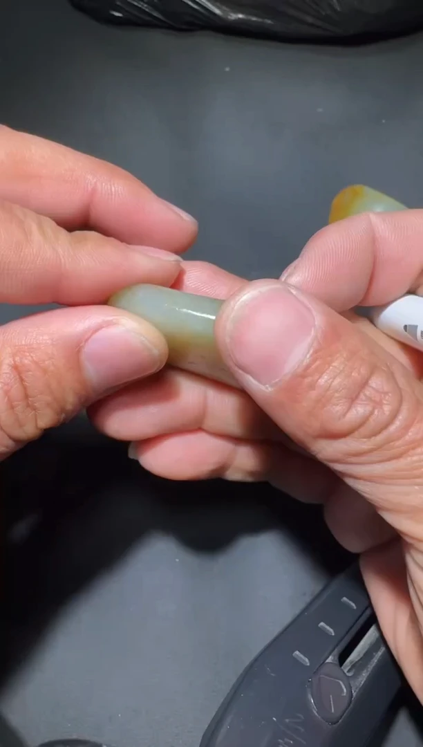 未镶嵌和田玉（糖玉）挂件和田玉