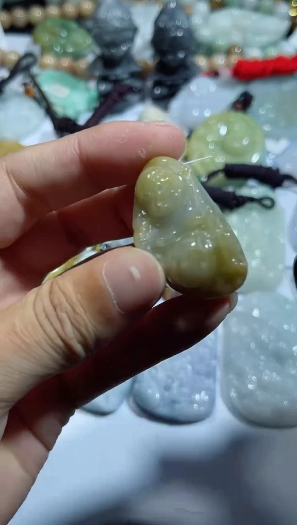 【闪购商品】翡翠颈饰未镶嵌00005635