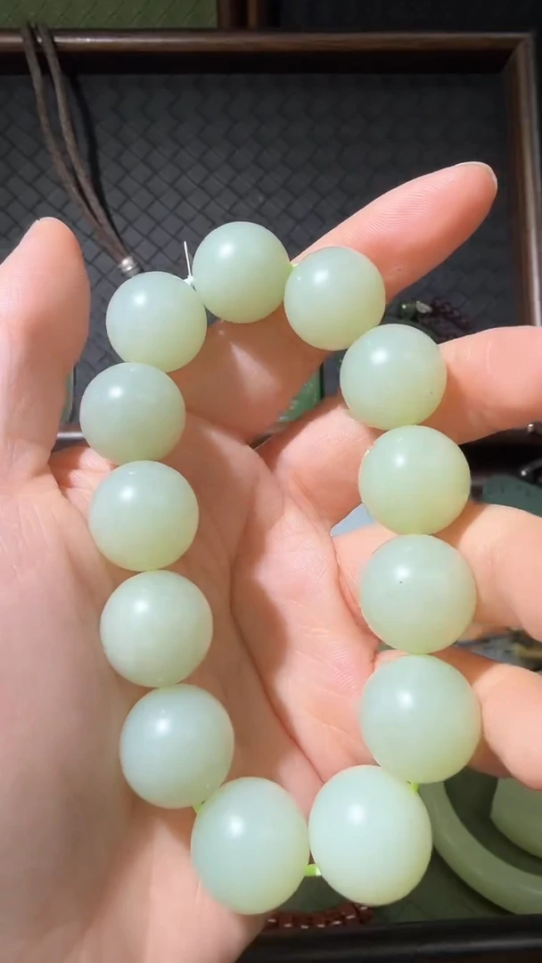 未镶嵌手串和田玉新疆且末料高青白15+mm圆珠手串