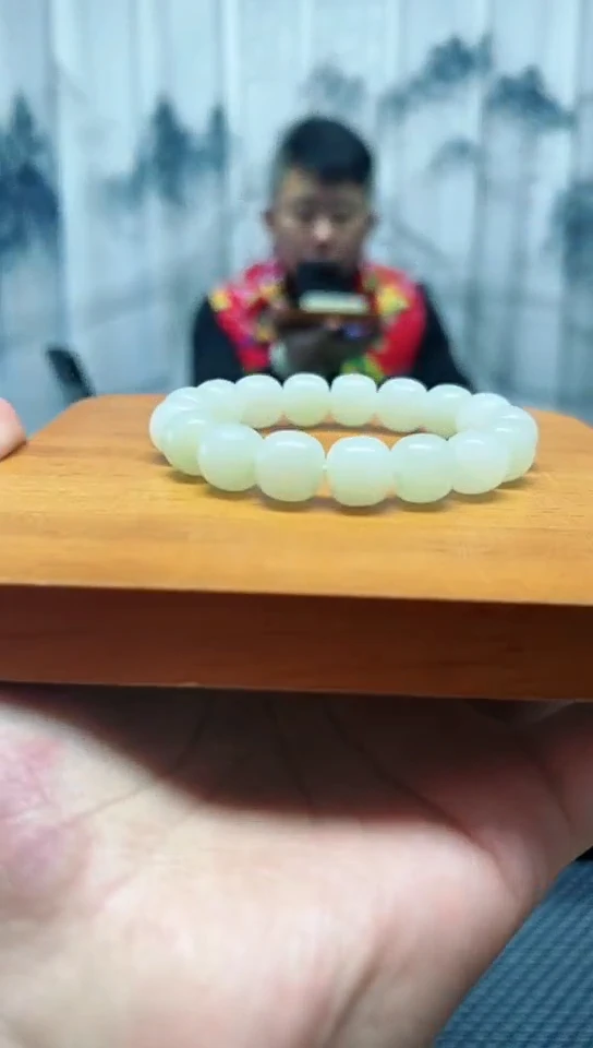 未镶嵌手串和田玉且末清白老邢卡13纯天然