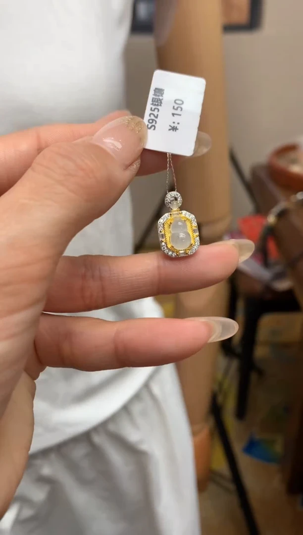 【闪购商品】翡翠颈饰银S925镶嵌葫芦