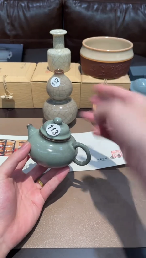 113窑承龙泉青瓷墨青小壶