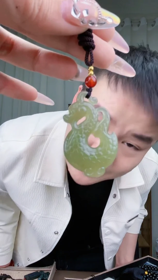 【闪购商品】和田玉挂件未镶嵌拍一发一，多样性发货！