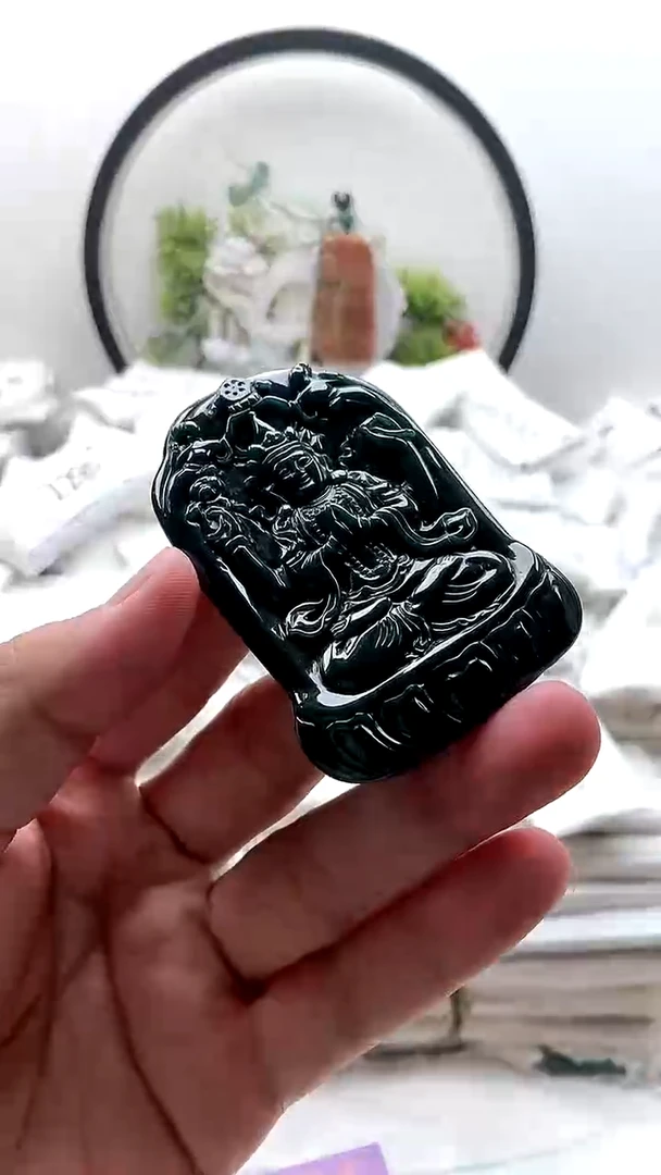 颈饰未镶嵌翡翠千手观音