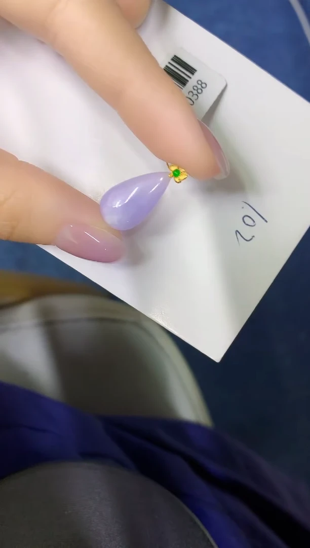 颈饰18K金镶嵌翡翠缅甸天然翡翠A货