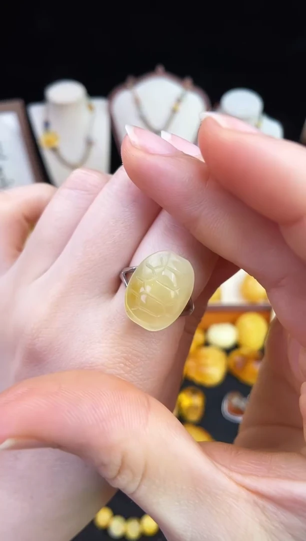 琥珀未镶嵌珠宝奇石柒月