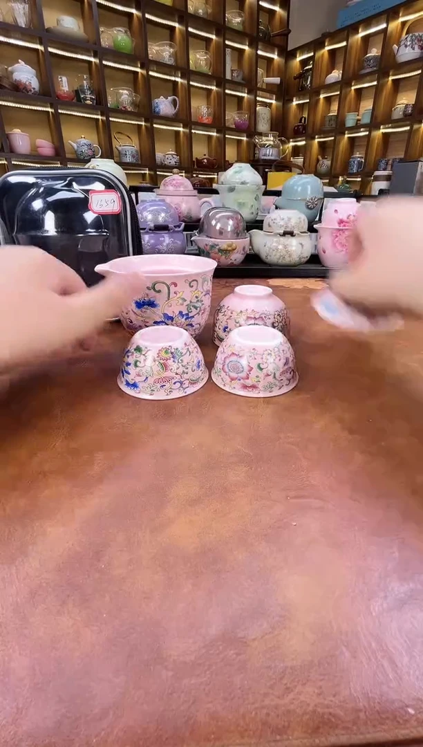 哑光粉珐琅彩旅行套装
