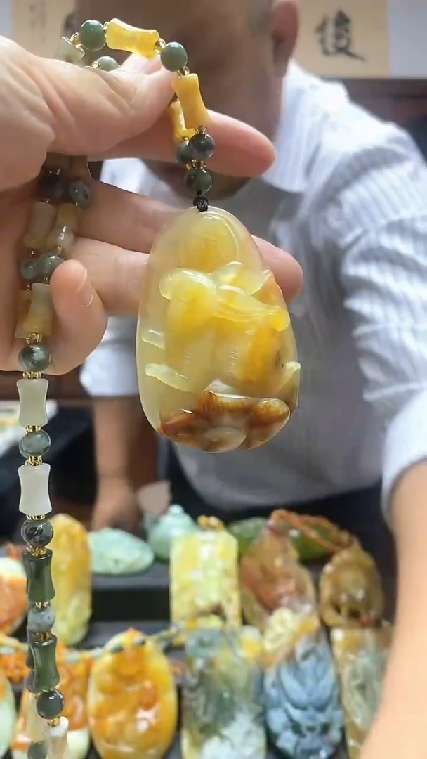 蛇纹石玉未镶嵌吊坠·