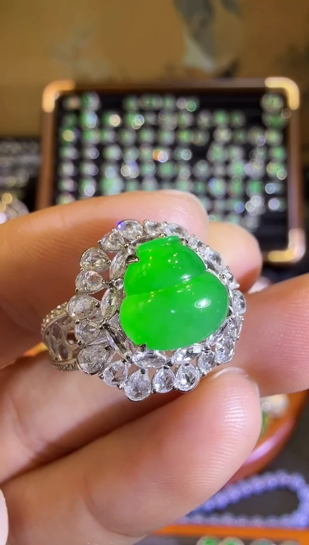 【闪购商品】翡翠戒指18K金镶嵌正阳满绿葫芦戒指