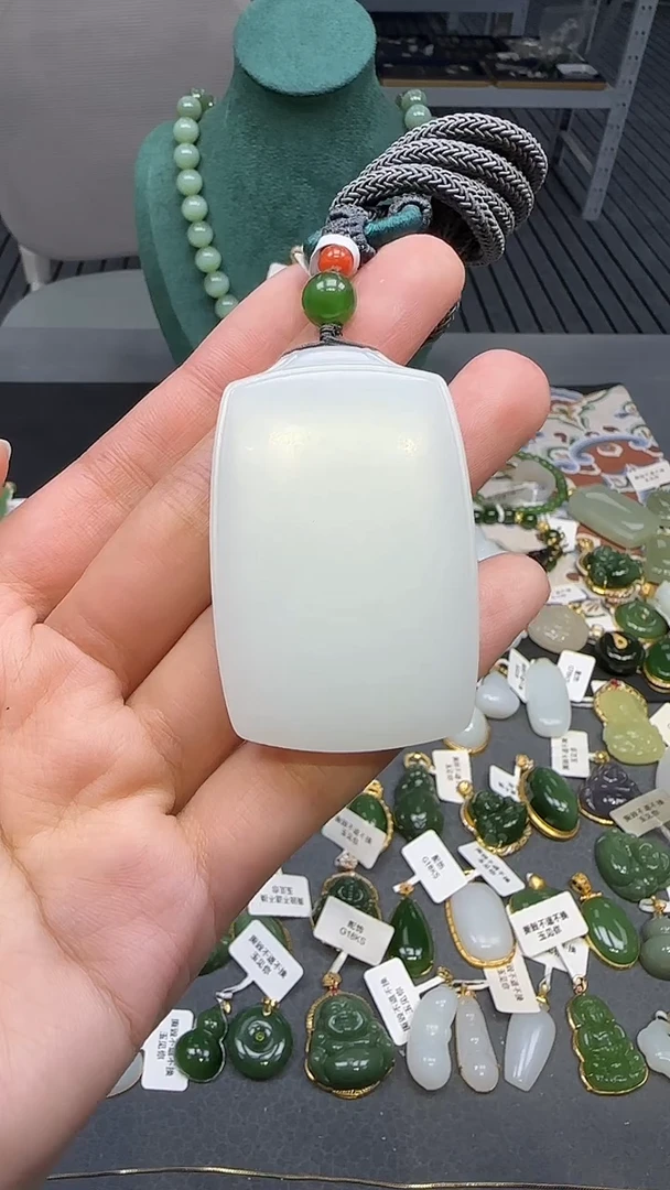 未镶嵌和田玉挂件1