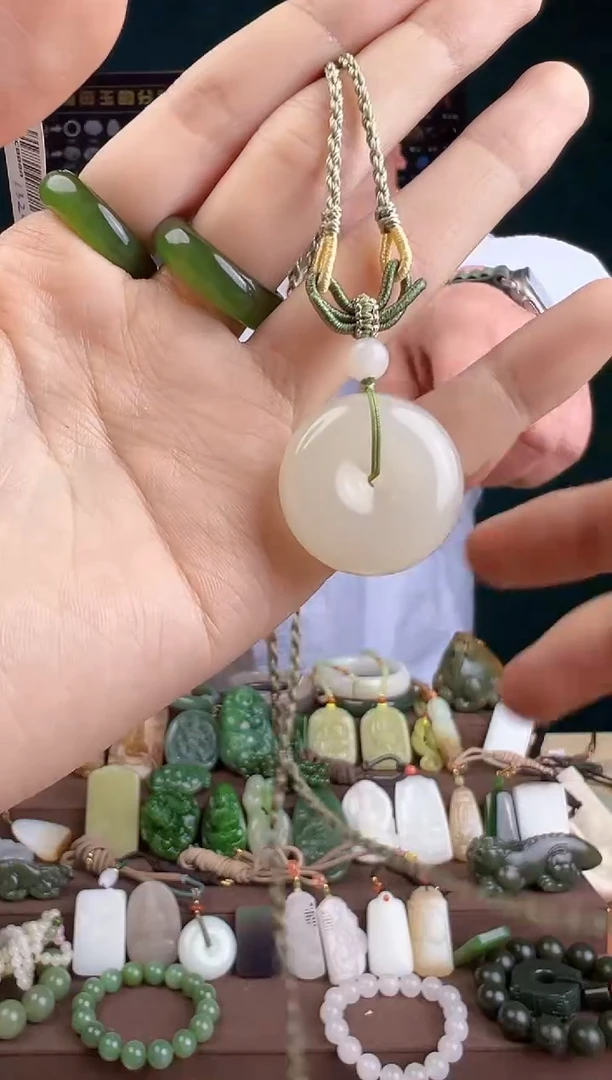 【闪购商品】和田玉颈饰未镶嵌多样性发货 拍一单发一个