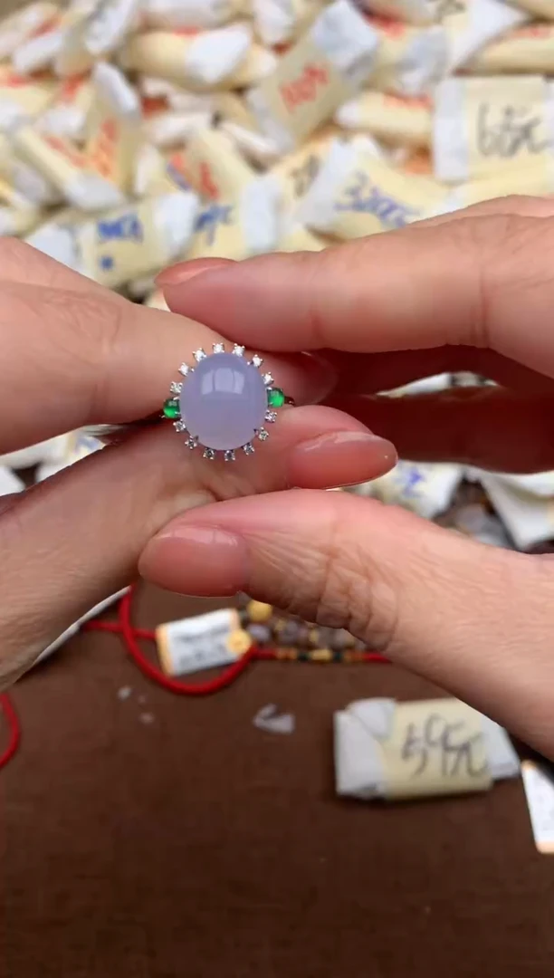 18K金镶嵌挂件翡翠一