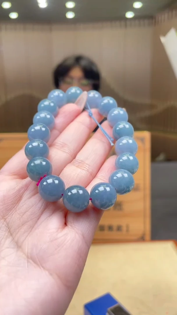 翡翠未镶嵌颈饰      *28