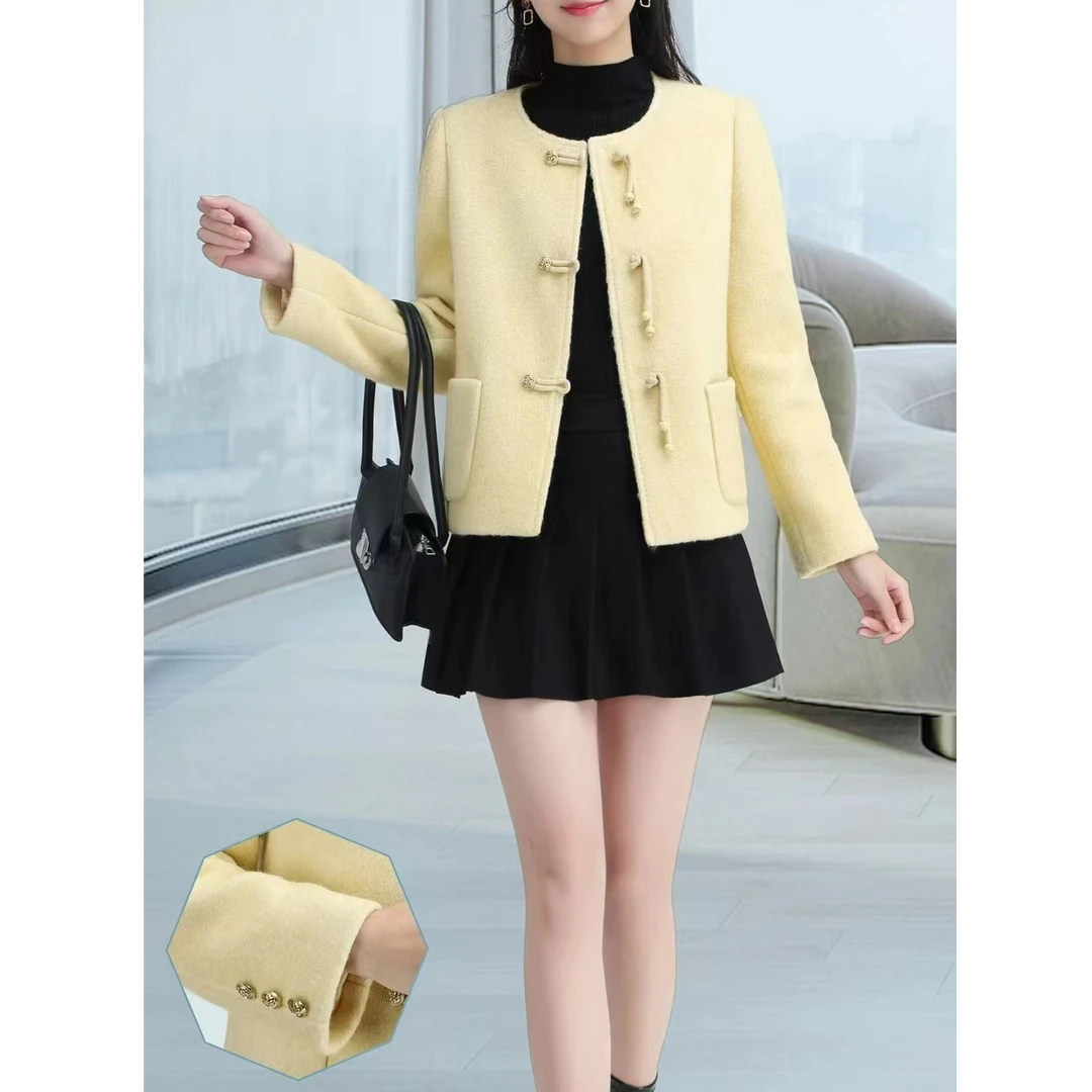 W414 秋冬时尚圆领洋气短款名媛气质百搭小香风外套JT