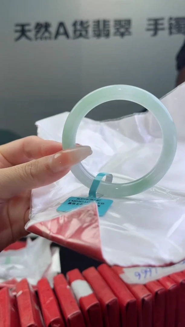 翡翠手镯未镶嵌翡翠手镯1