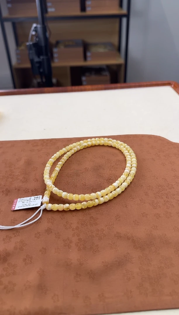 蜜蜡颈饰未镶嵌闪7 琰黄pro收藏妖花108基本无瑕6.5mm左右