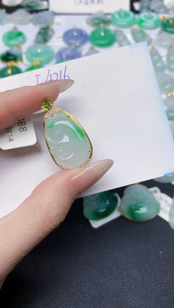 颈饰18K金镶嵌翡翠天然缅甸A货翡翠百元以上9元证书费自理
