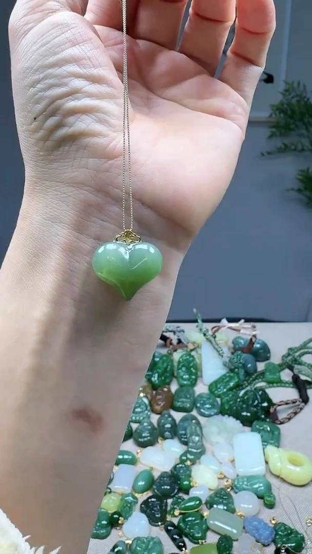 吊坠(不含链)18K金镶嵌和田玉1