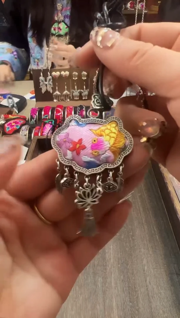 【闪购商品】织绣民族风老绣饰品131