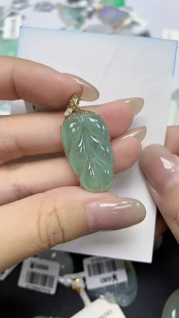 翡翠18K金镶嵌颈饰天然缅甸翡翠A货