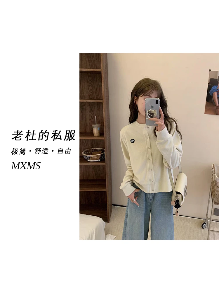 （麦欢尼）A673-“宝藏衣柜”韩系休闲运动纽扣小爱心开衫外套