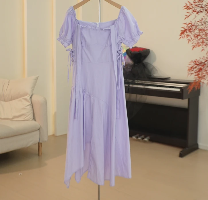 C156 ML系列纯色简约设计感系带收腰方领连衣裙