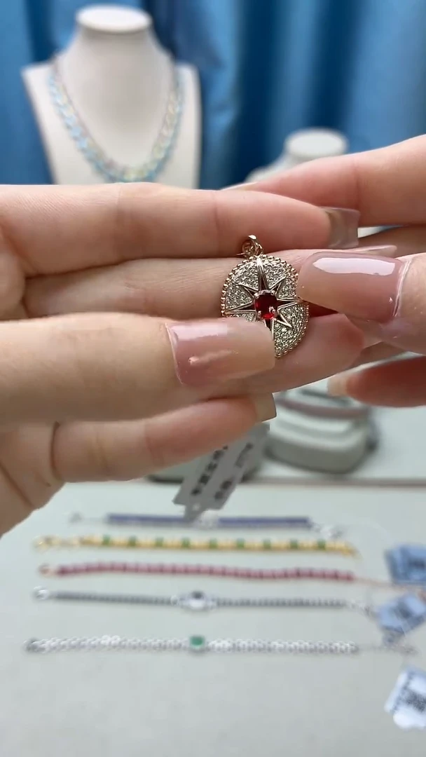 吊坠(不含链)彩色蓝宝石银S925镶嵌068JH0101产品一个（多样性）