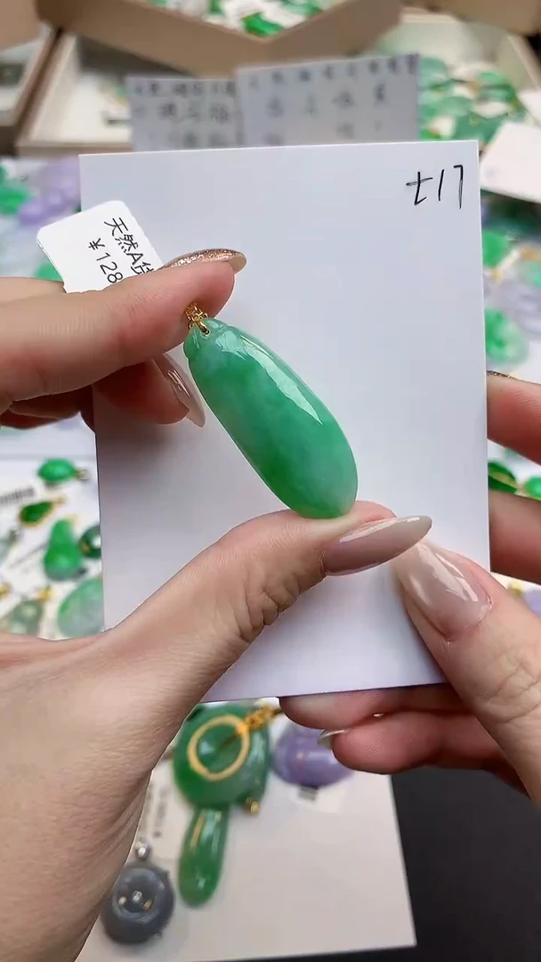 颈饰18K金镶嵌翡翠天然缅甸A货翡翠