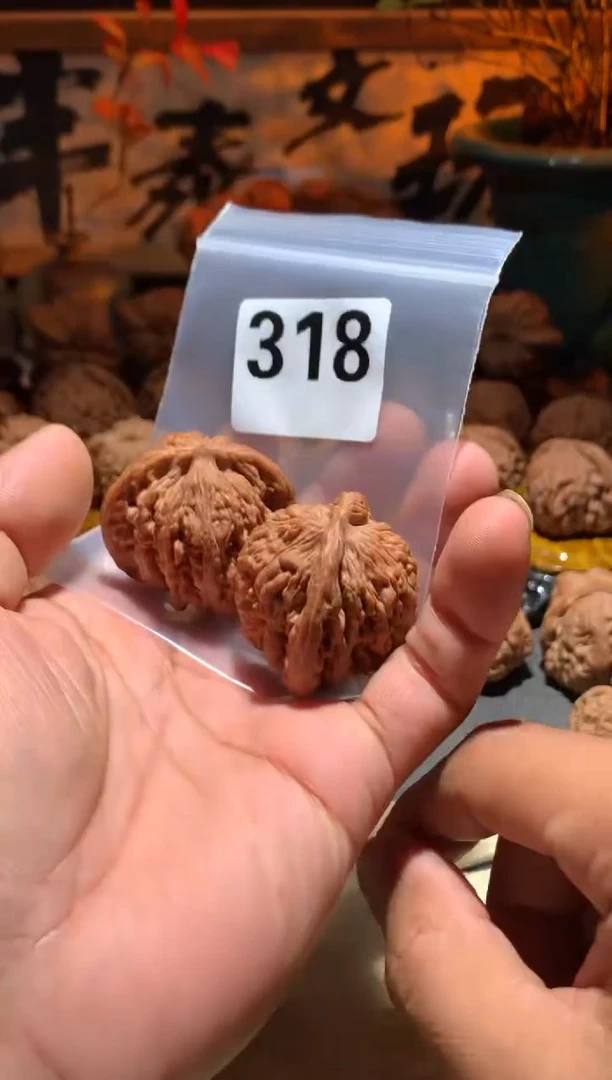 把件桃核G***。318号平谷楼 42尺寸左右盘玩打底不支持退换