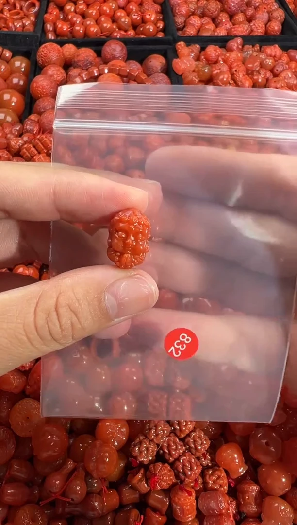 南红玛瑙未镶嵌颈饰1