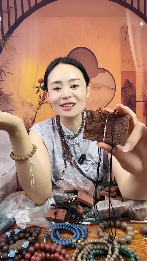 泥塑红麝香方不动尊