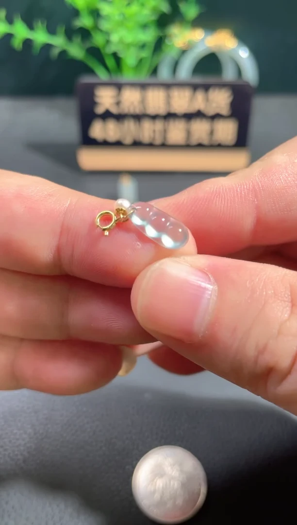 翡翠18K金镶嵌颈饰翡翠