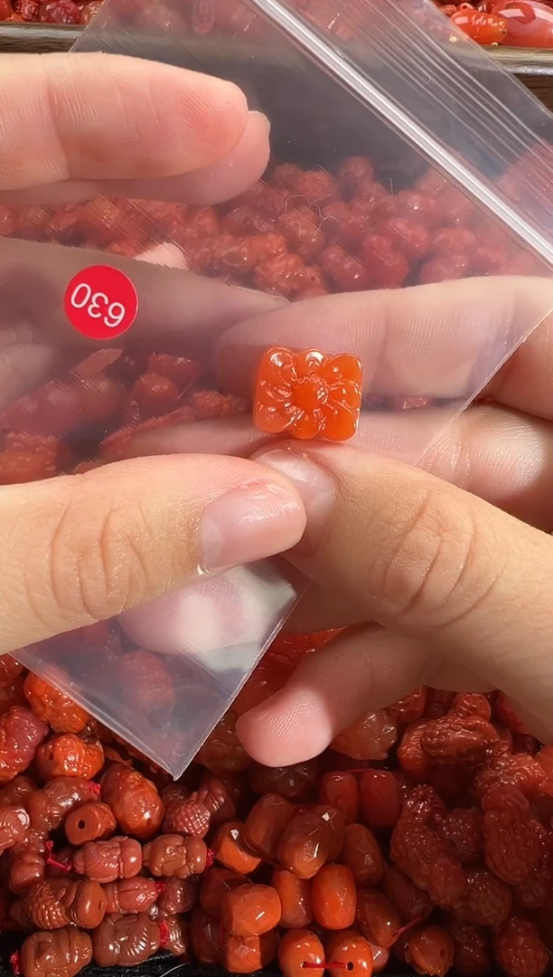 颈饰未镶嵌南红玛瑙1