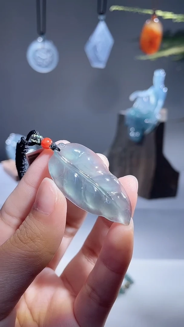 颈饰未镶嵌翡翠叶子