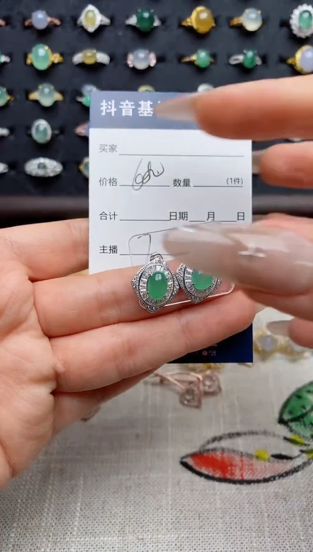 银S925镶嵌翡翠耳饰.